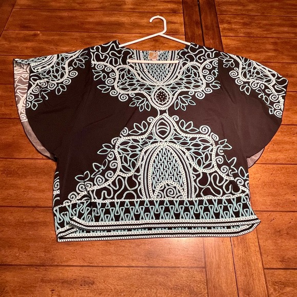 Two Dif. Women's Tops Sz Large Short Sleeve Pullover S1029-.01 - Picture 4 of 7